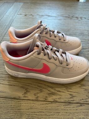 Nike Kids Air Force One Sneakers in Light Gray and Pink